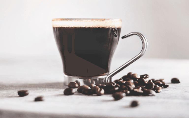 Het verschil tussen fresh brew en instant koffie