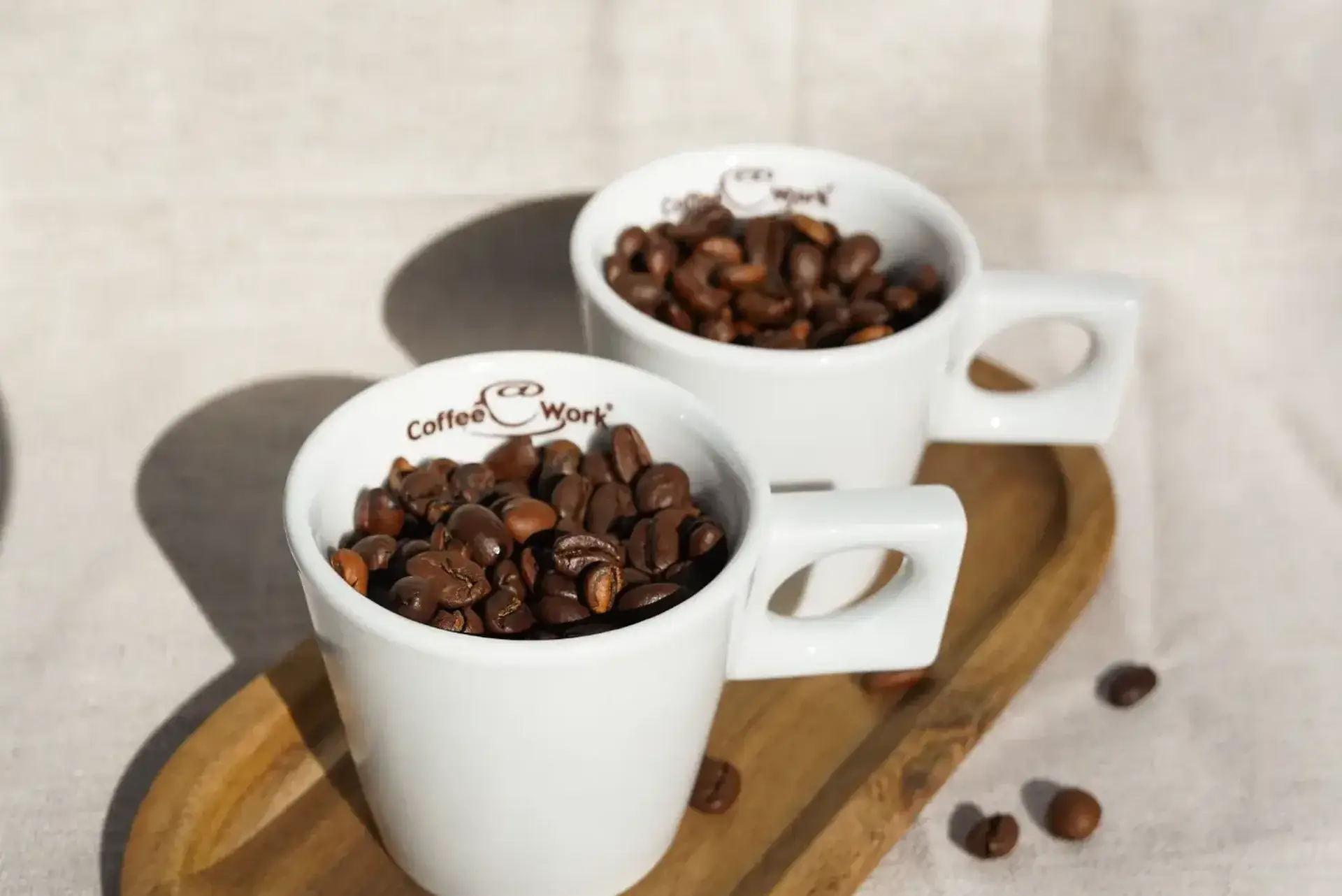 Kop koffie met bonen